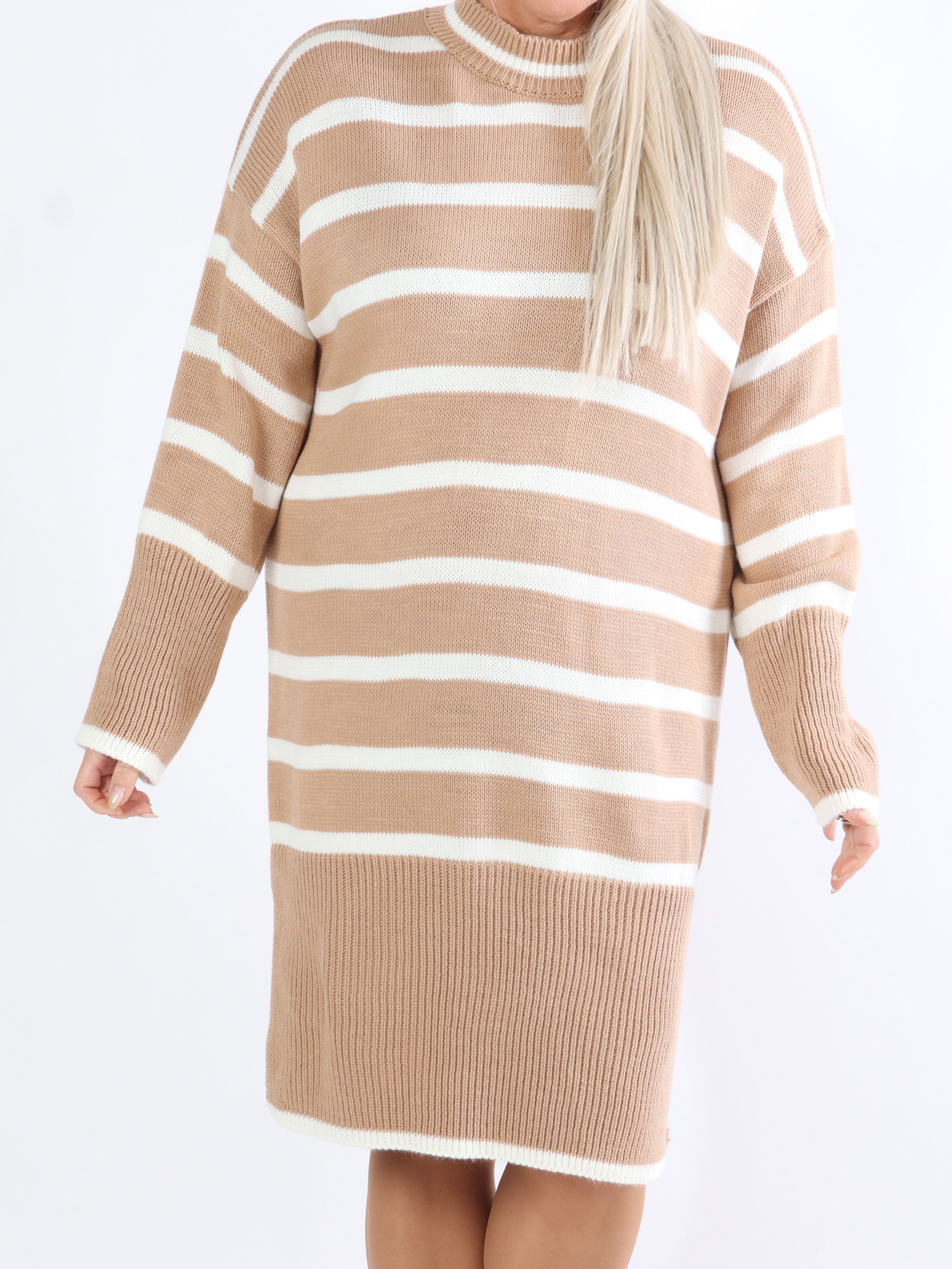 Safiya - Plus size stickad klänning med ränder